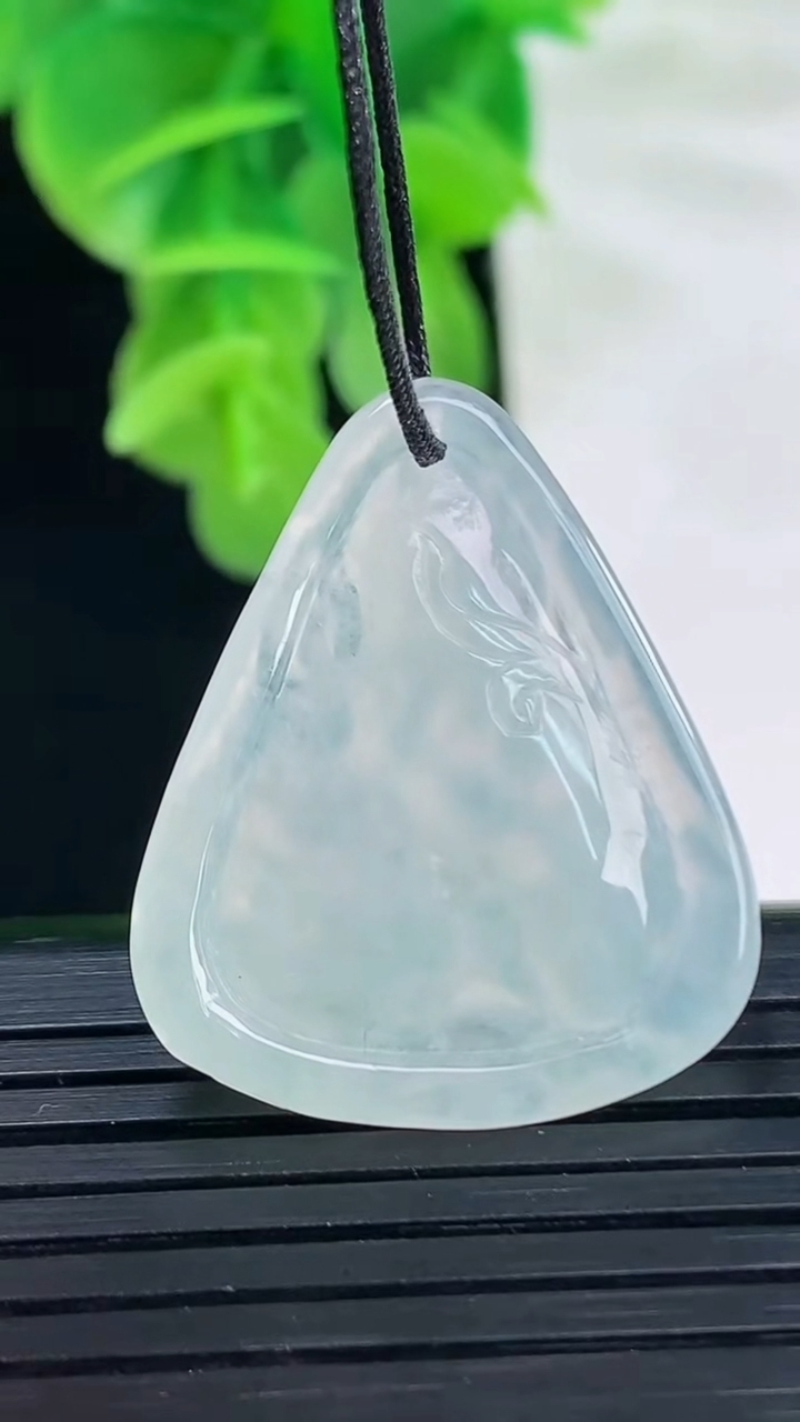 天然A货翡翠文殊菩萨吊坠尺寸28.5-23.6-4.3重量:5.09g
4月11日