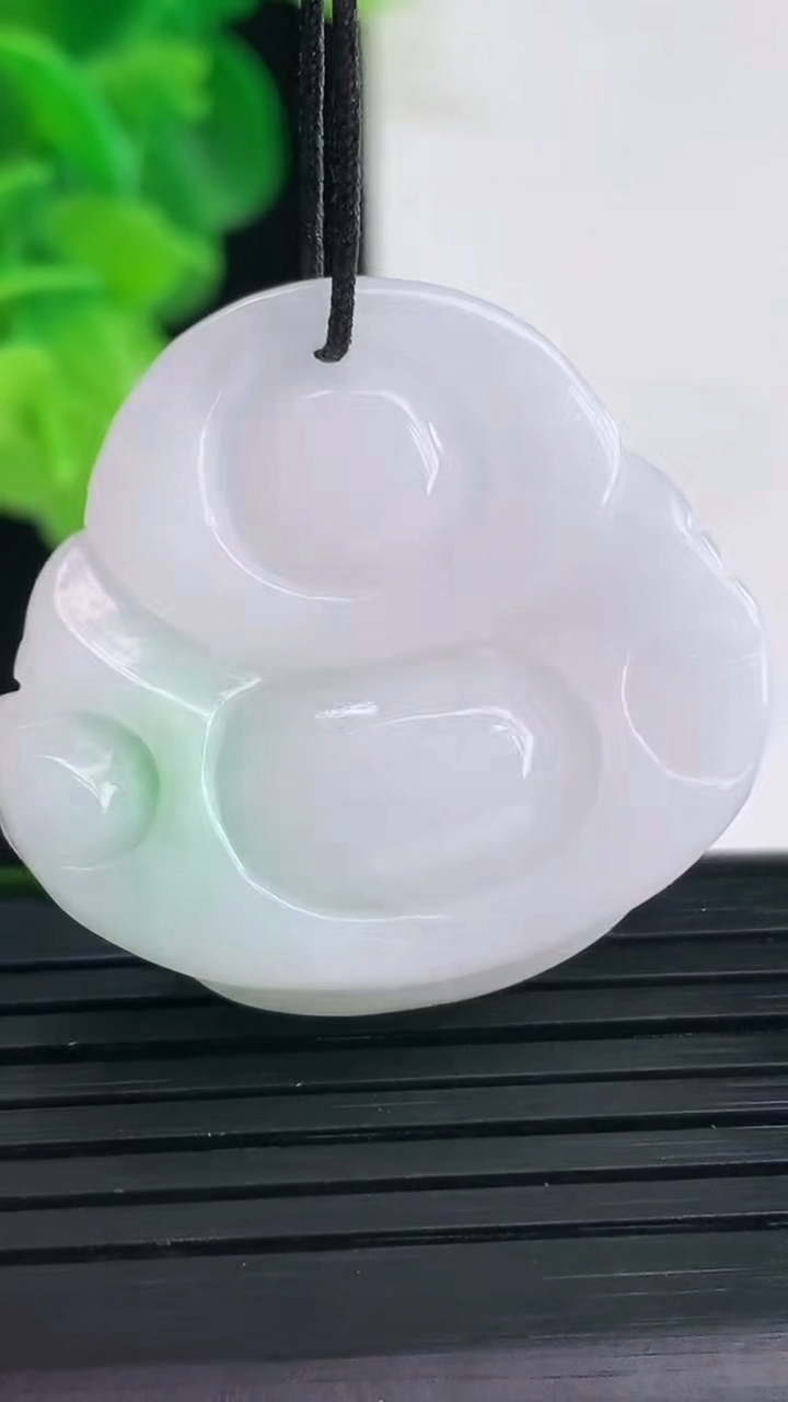 天然A货翡翠佛公吊坠尺寸30.3-32.8-11.1重量:16.80g
4月11日