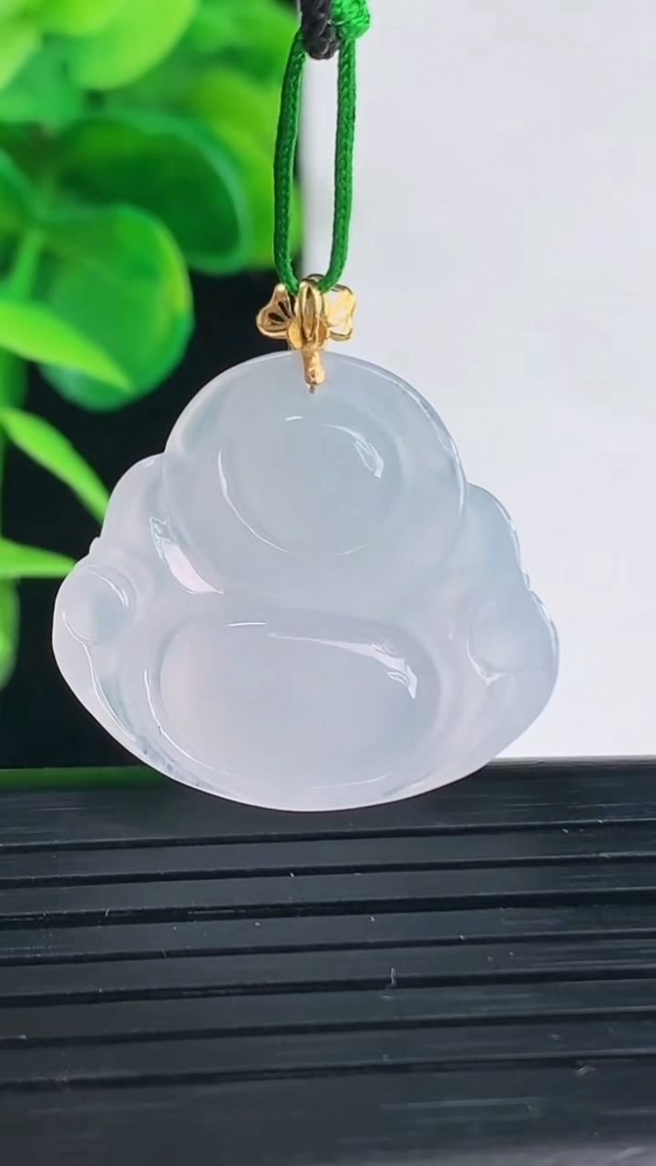 天然A货翡翠佛公吊坠尺寸23.8-26.4-5.8重量:5.72g
4月11日