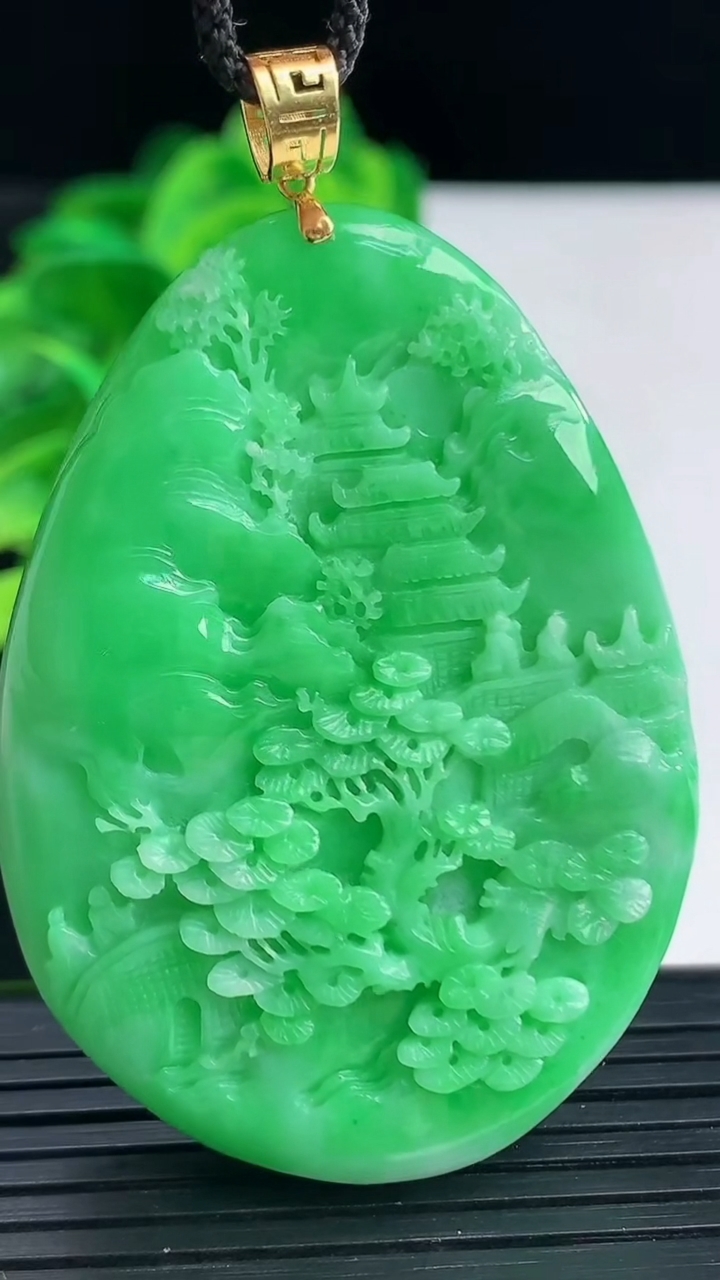 天然A货翡翠山水牌吊坠尺寸53.8-39-8.2重量:32.30g
4月11日