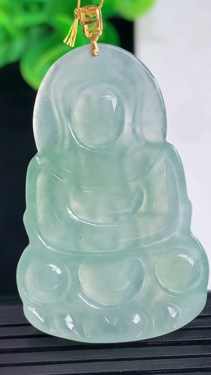 天然A货翡翠观音菩萨吊坠尺寸46.3-29.9-4.3重量:11.82g
4月11日