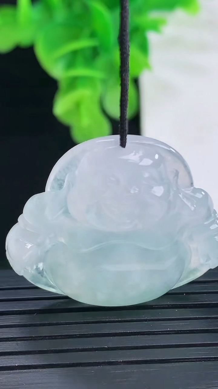 天然A货翡翠佛公吊坠尺寸31.1-33.3-5.8重量:10.00g
4月11日