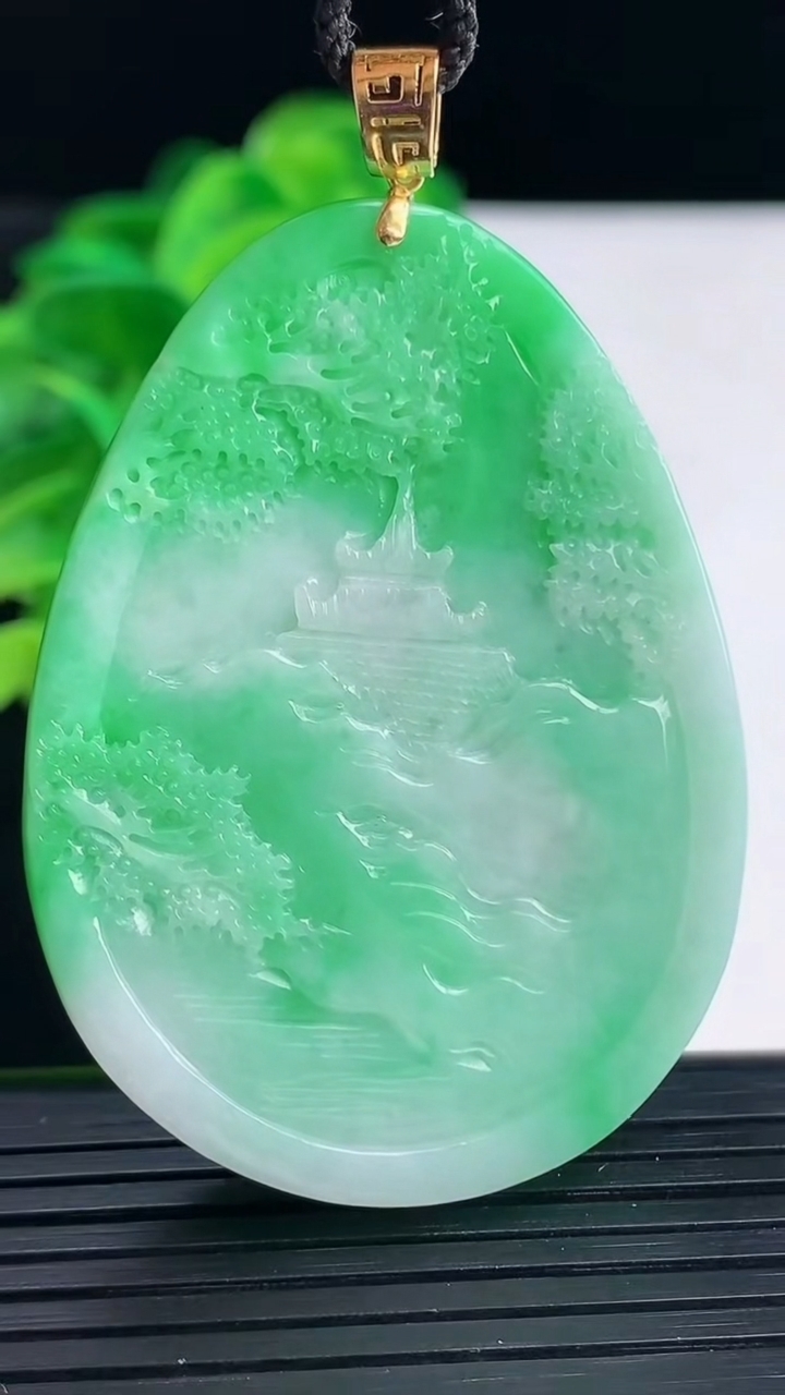 天然A货翡翠山水牌吊坠尺寸53.8-39-8.2重量:32.30g
4月11日