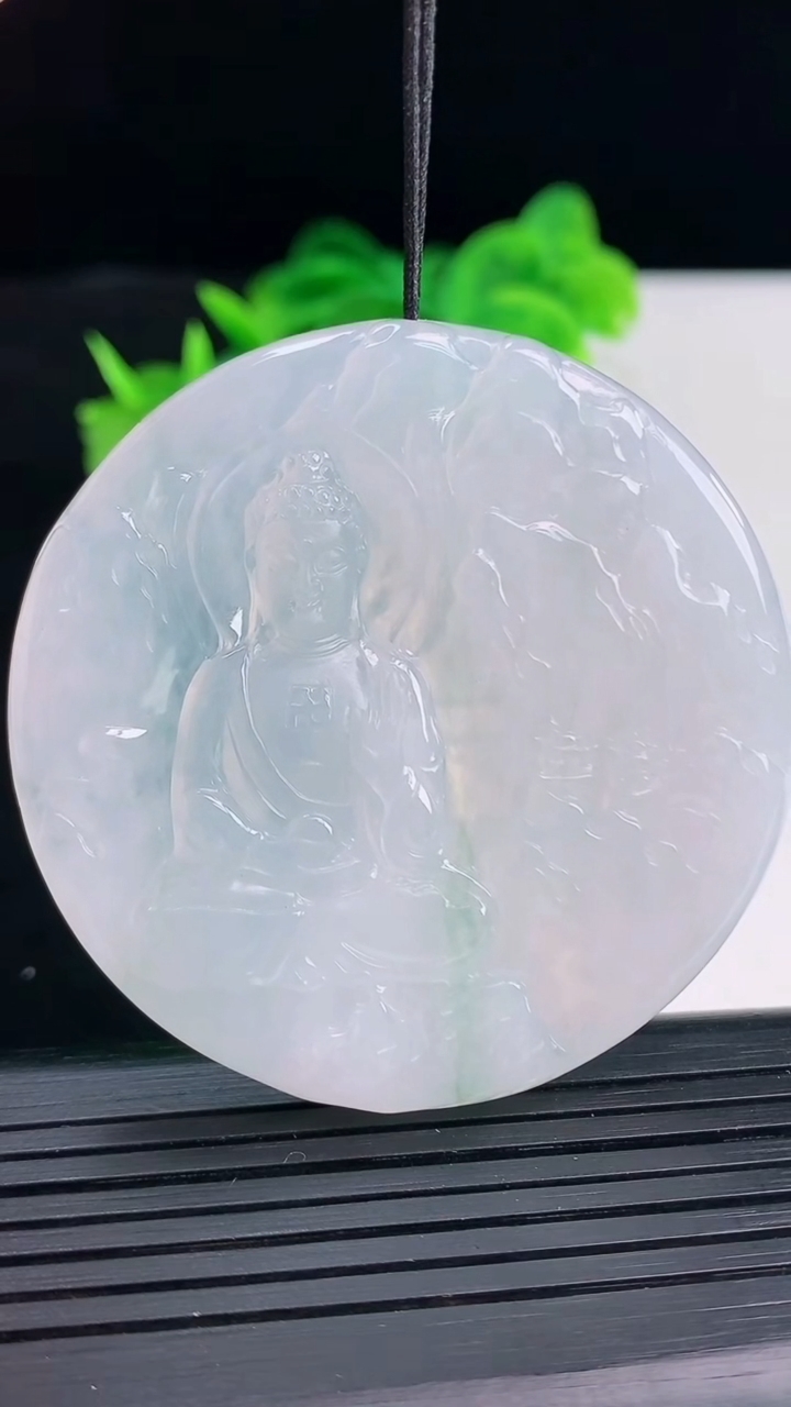 天然A货翡翠阿弥陀佛吊坠尺寸51.8-5重量:33.33g
4月11日