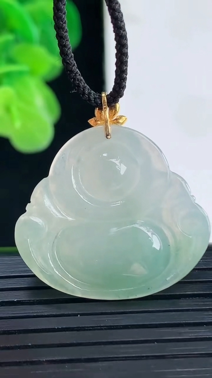 天然A货翡翠佛公吊坠尺寸30.2-28.4-5.3重量:5.52g
4月11日