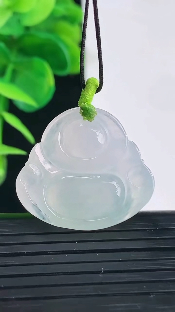 天然A货翡翠佛公吊坠尺寸24.2-26.9-5.9重量:6.40g
4月11日