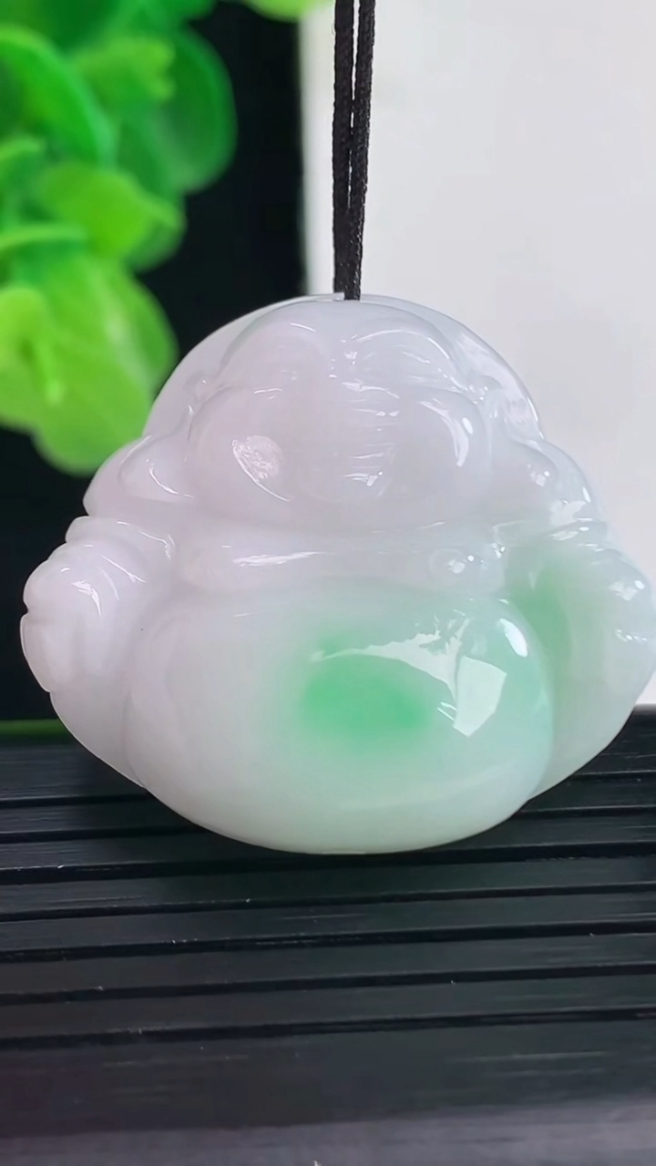 天然A货翡翠佛公吊坠尺寸30.3-32.8-11.1重量:16.80g
4月11日