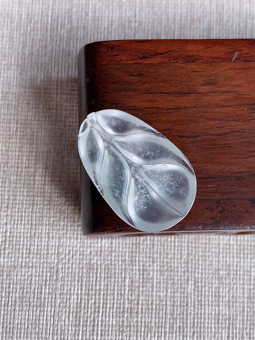 天然A货翡翠白冰白月光叶子金枝玉叶镶嵌件 
尺寸27-17.2-3.5mm 重量3.14g 0410