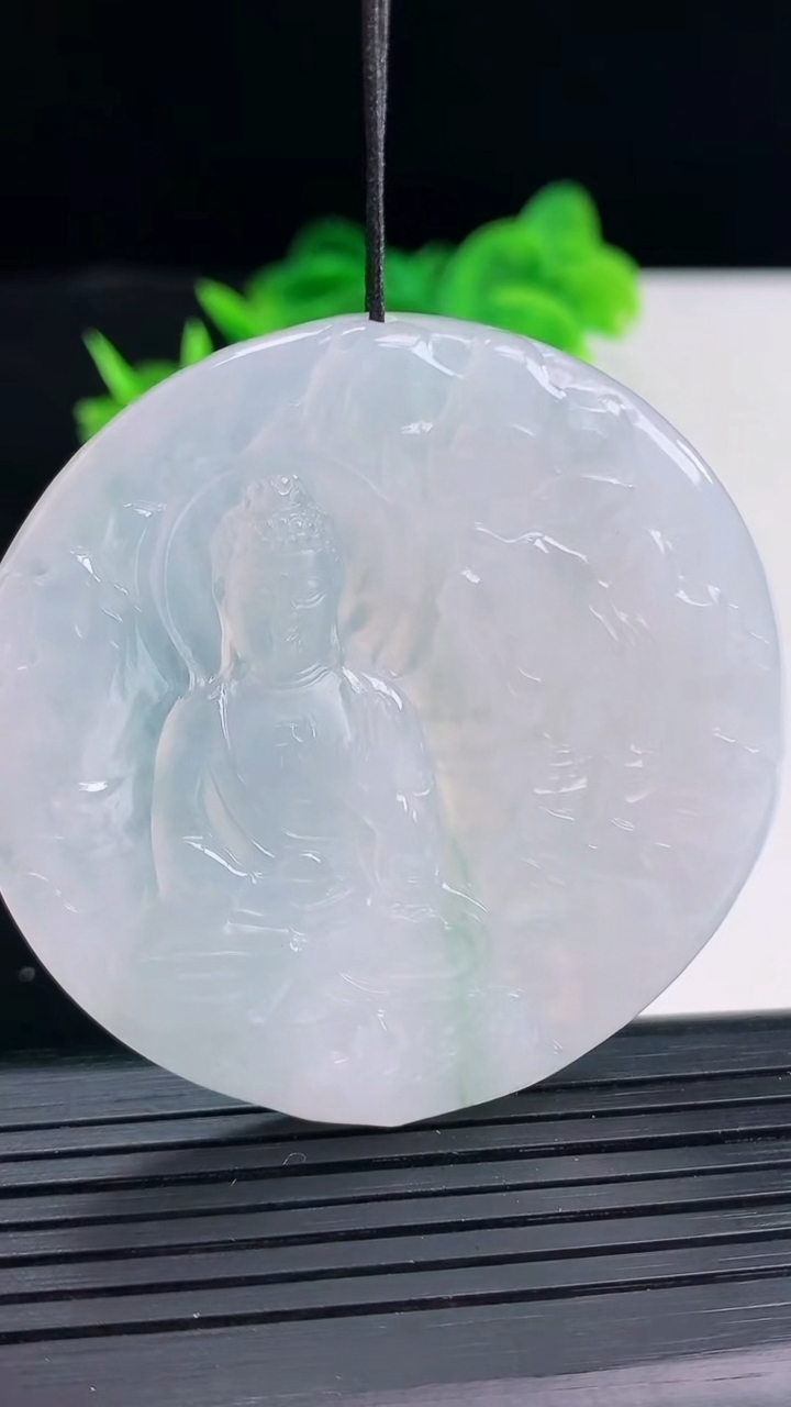 天然A货翡翠阿弥陀佛吊坠尺寸51.8-5重量:33.33g
4月11日