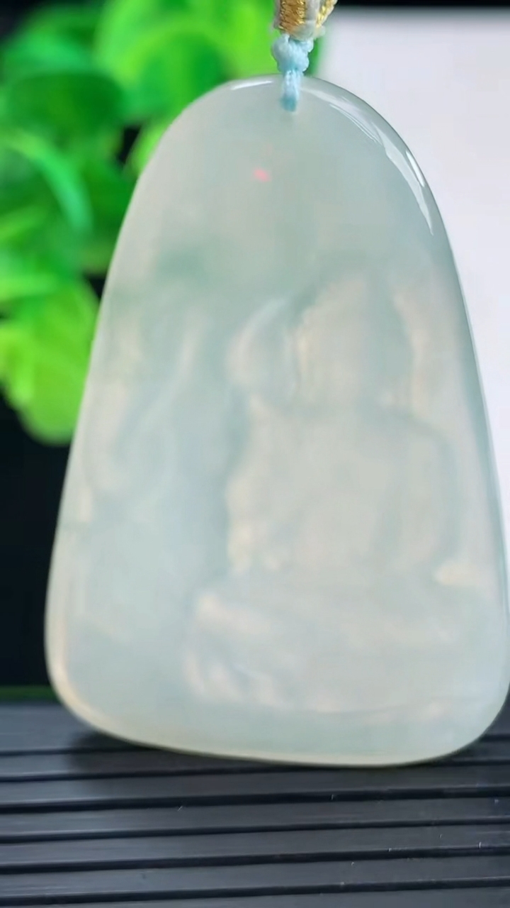 天然A货翡翠飘花普贤菩萨吊坠尺寸48.5-32.9-5.3重量:17.88g
4月11日