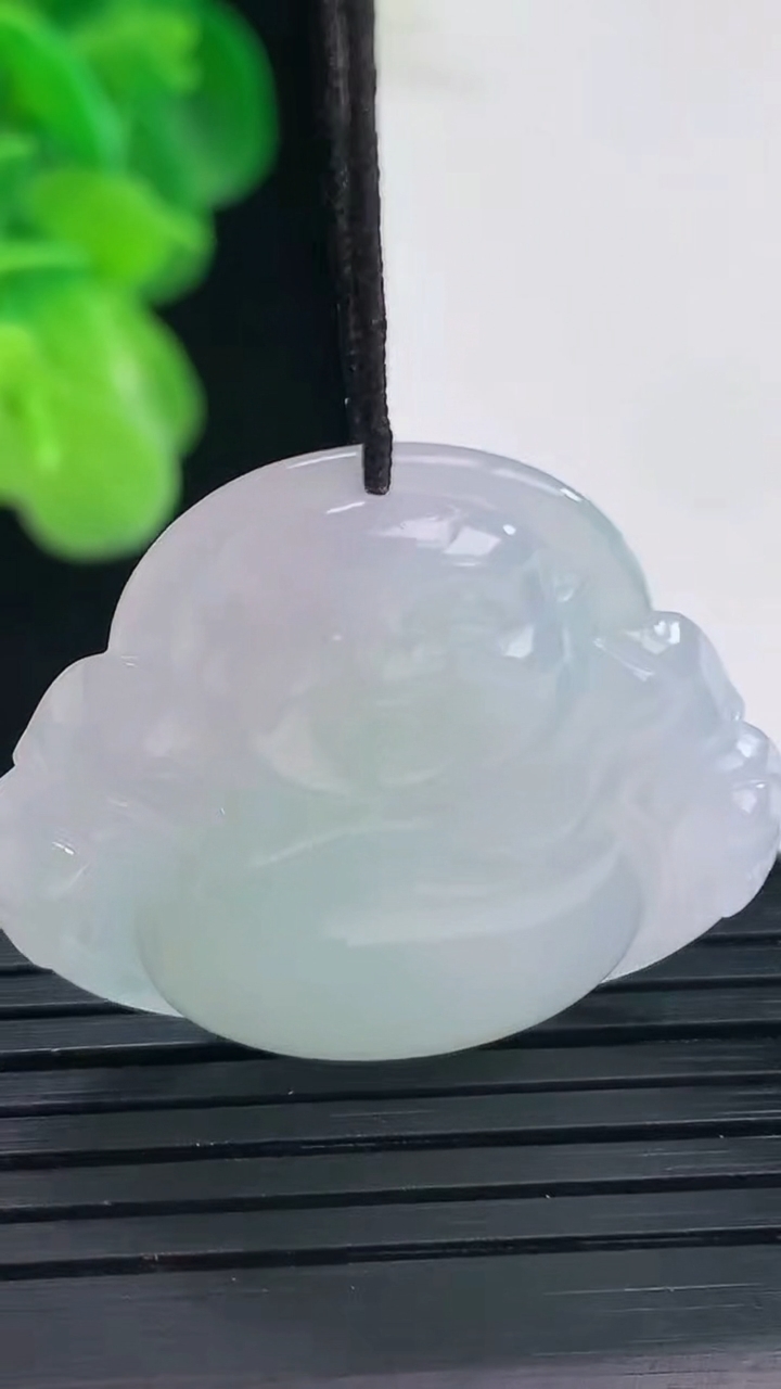 天然A货翡翠佛公吊坠尺寸29.1-31.8-5.8重量:8.42g
4月11日