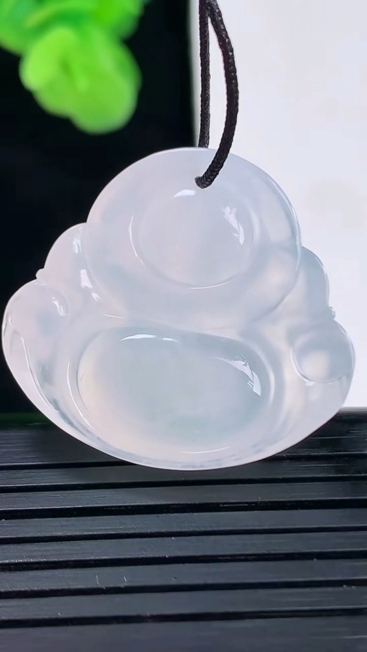 天然A货翡翠种飘花佛公吊坠尺寸27.6-30-6.3重量:8.47g
4月11日