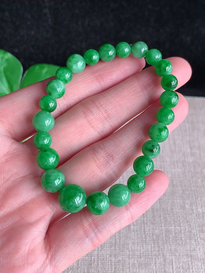 天然A货翡翠满绿圆珠佛珠手串24颗 
尺寸9.9-6.5mm 重量16.35g 0410