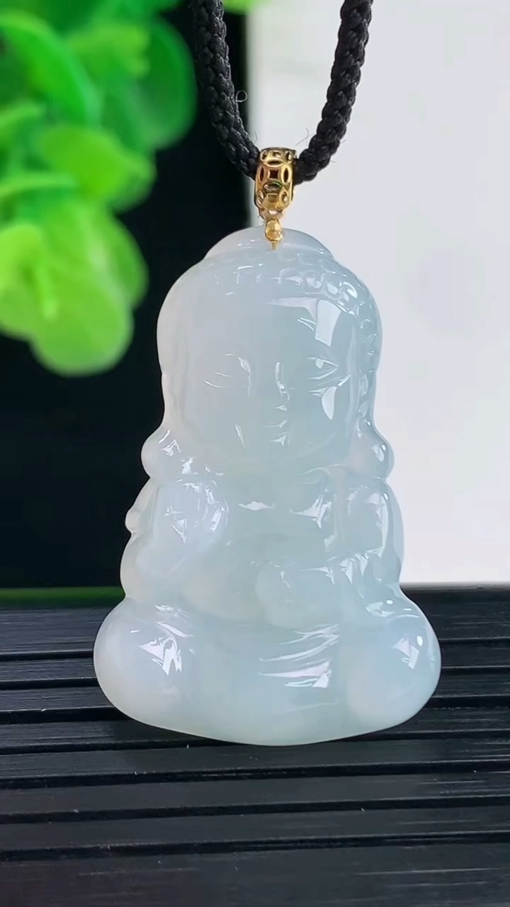天然A货翡翠宝宝佛吊坠尺寸38.2-21.3-4.7重量:5.73g
4月11日