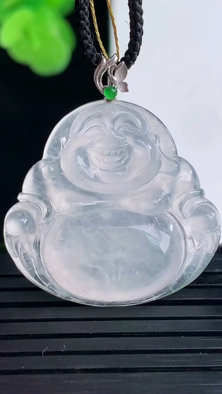 天然A货翡翠种白冰佛公吊坠尺寸33.3-28.9-5.7重量:7.47g
4月11日