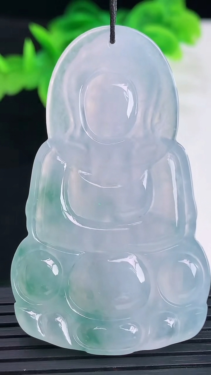 天然A货翡翠冰种紫罗兰飘花观音菩萨吊坠尺寸56.5-33.8-5.4重量:17.92g
4月11日