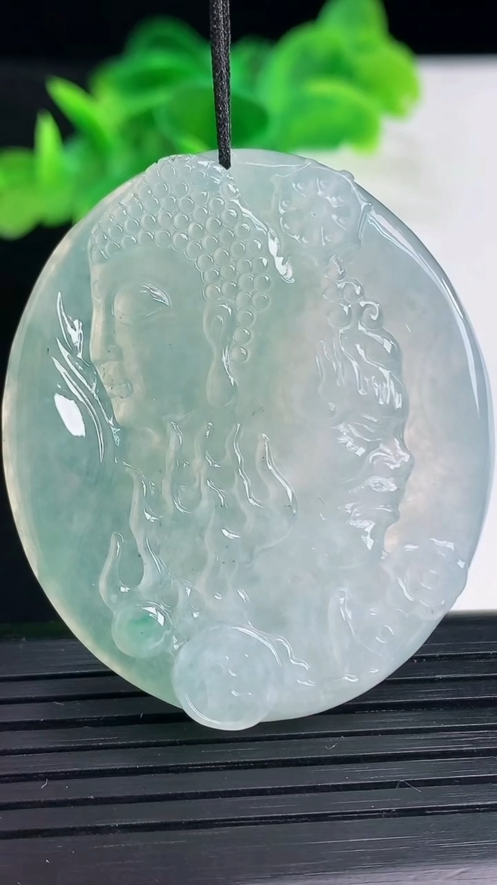 天然A货翡翠一念之间吊坠尺寸47-40.1-5.8重量:24.71g
4月11日