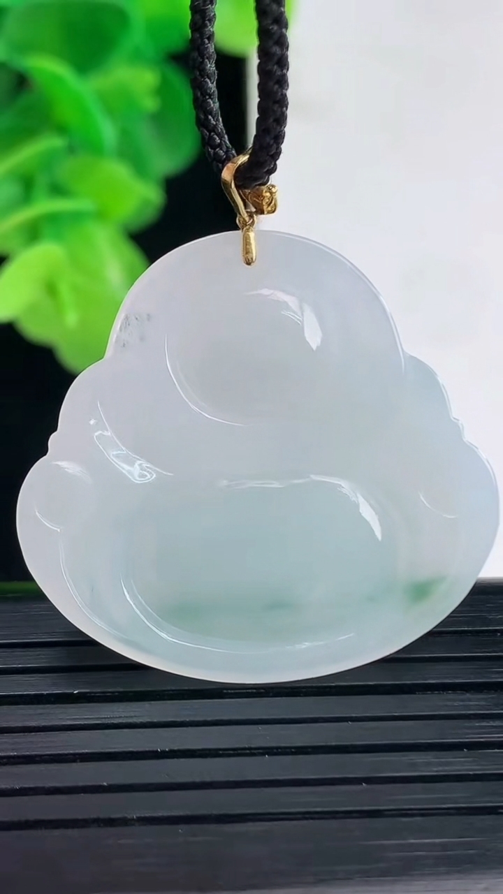 天然A货翡翠18K金飘花佛公吊坠尺寸31.9-34.1-5.6重量:8.95g
4月11日