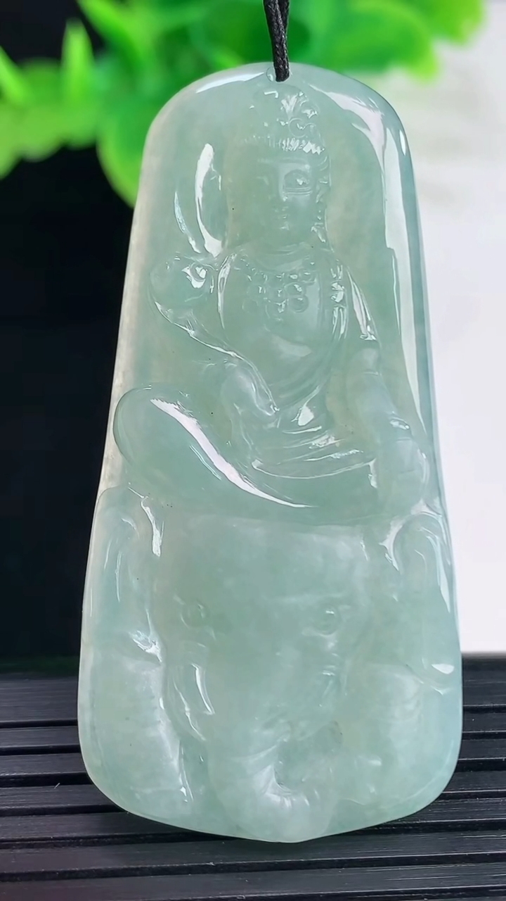 天然A货翡翠普贤菩萨吊坠尺寸53.5-26-5.6重量:14.55g
4月11日