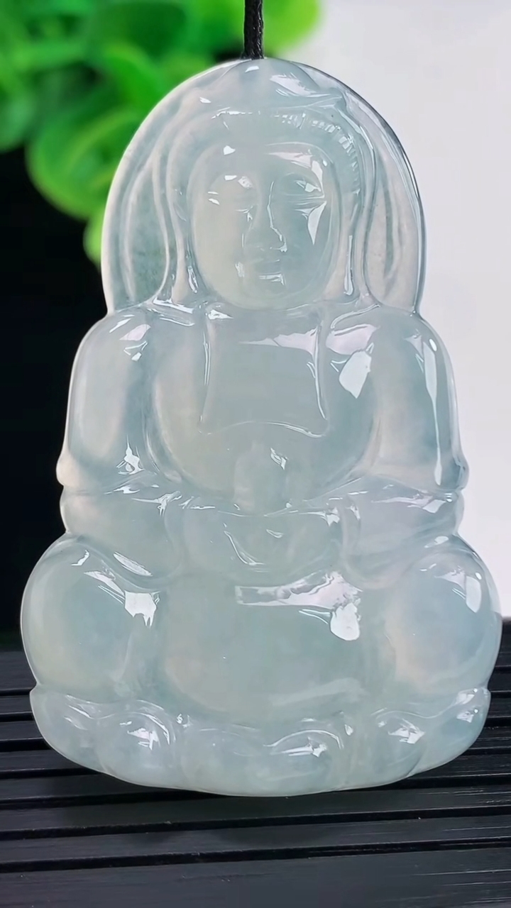 天然A货翡翠观音菩萨吊坠尺寸51.7-33.6-4.7重量:15.19g
4月11日