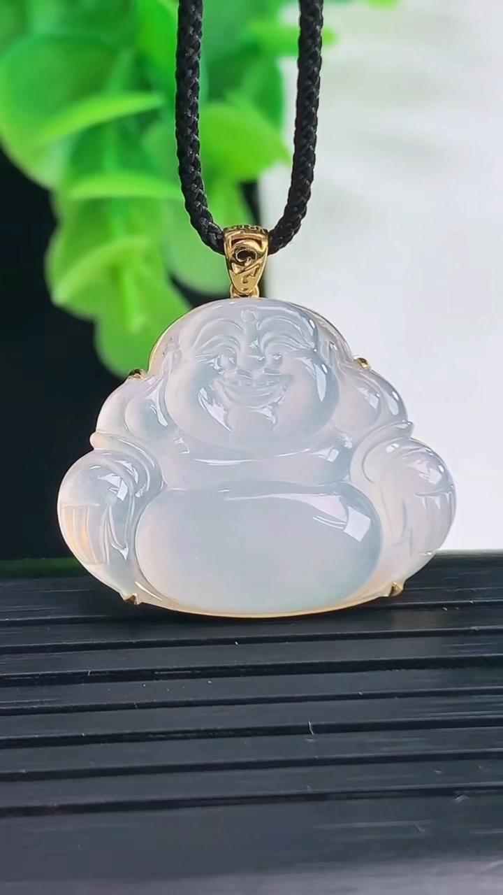 天然A货翡翠种白冰佛公吊坠尺寸21.2-26.4-3.8重量:4.40g
4月11日