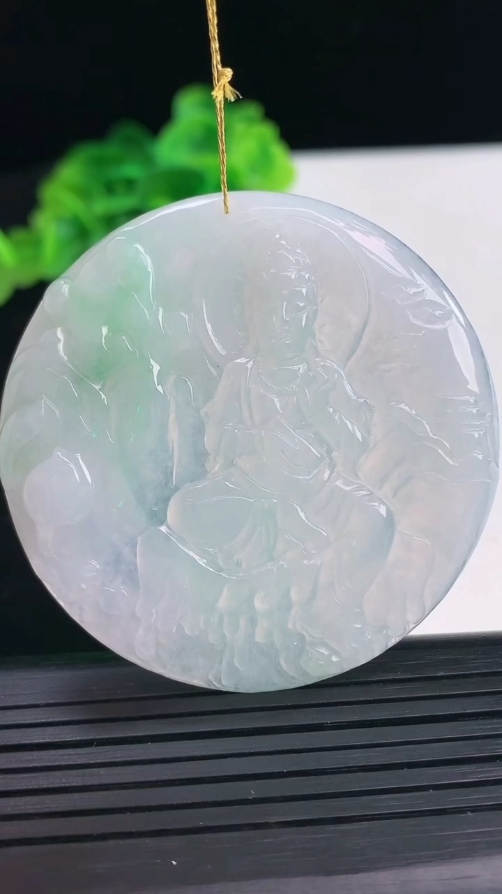 天然A货翡翠山水观音菩萨吊坠尺寸52.8-5.1重量:26.27g
4月11日