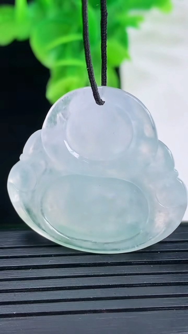 天然A货翡翠佛公吊坠尺寸31.1-33.3-5.8重量:10.00g
4月11日