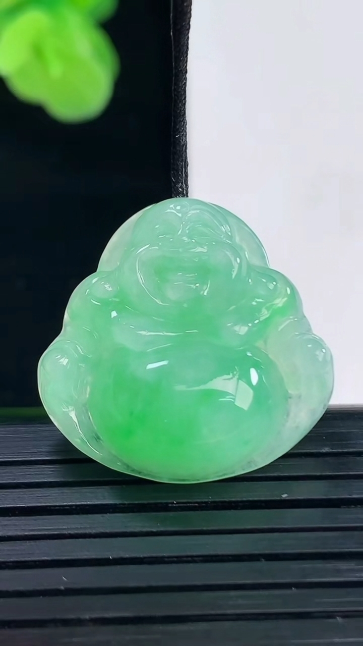 天然A货翡翠佛公吊坠尺寸23.9-24.4-6.8重量:4.99g
4月11日