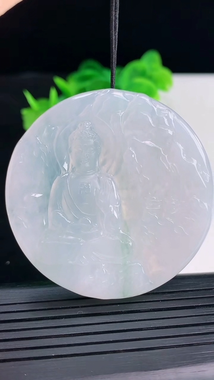 天然A货翡翠阿弥陀佛吊坠尺寸51.8-5重量:33.33g
4月11日