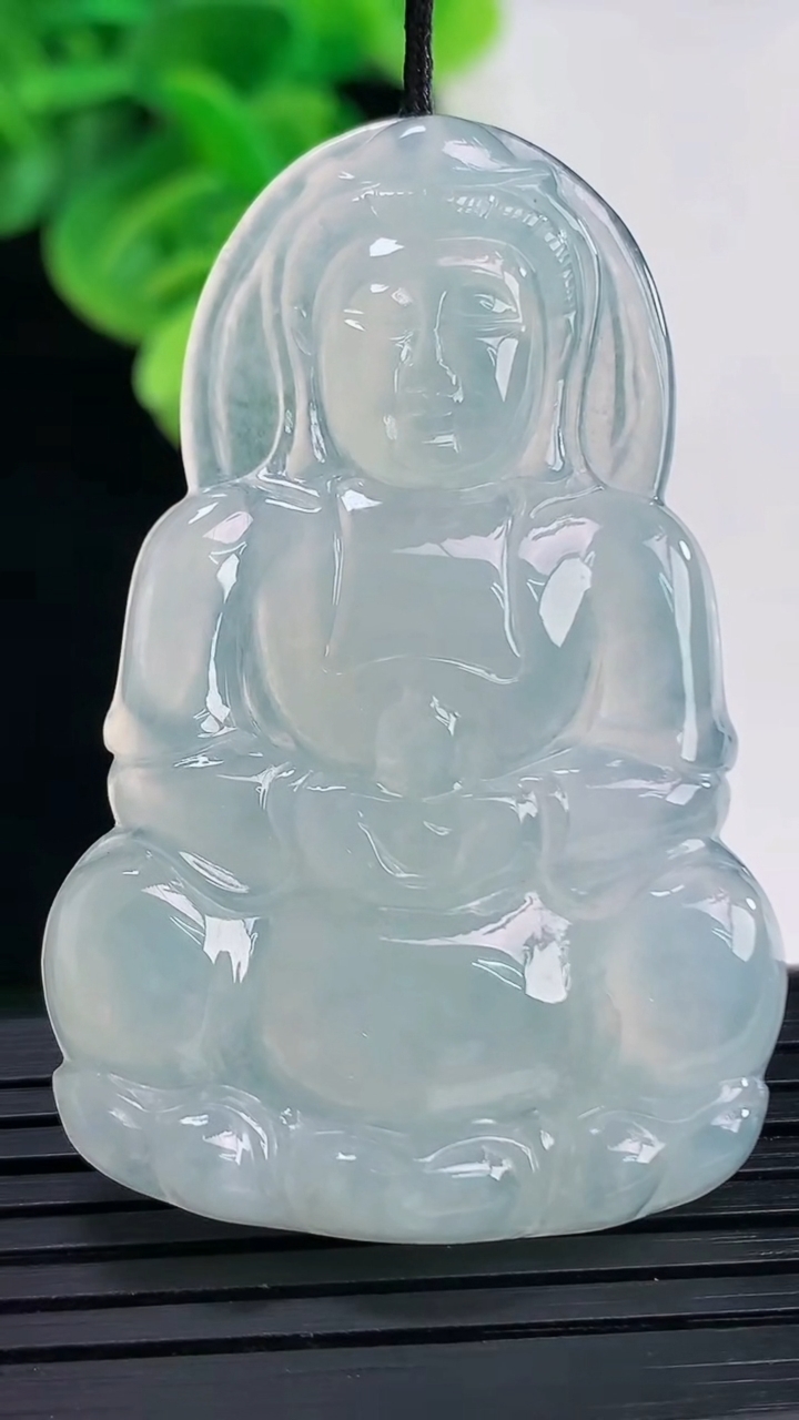 天然A货翡翠观音菩萨吊坠尺寸51.7-33.6-4.7重量:15.19g
4月11日