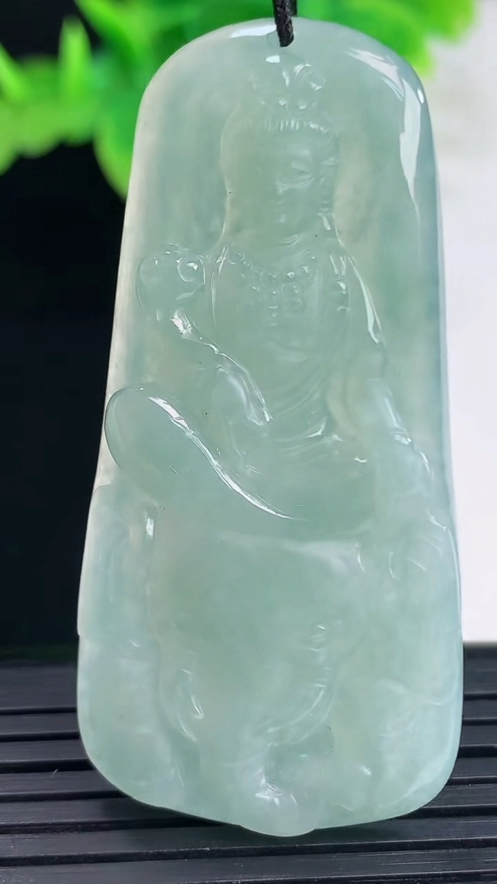 天然A货翡翠普贤菩萨吊坠尺寸53.5-26-5.6重量:14.55g
4月11日