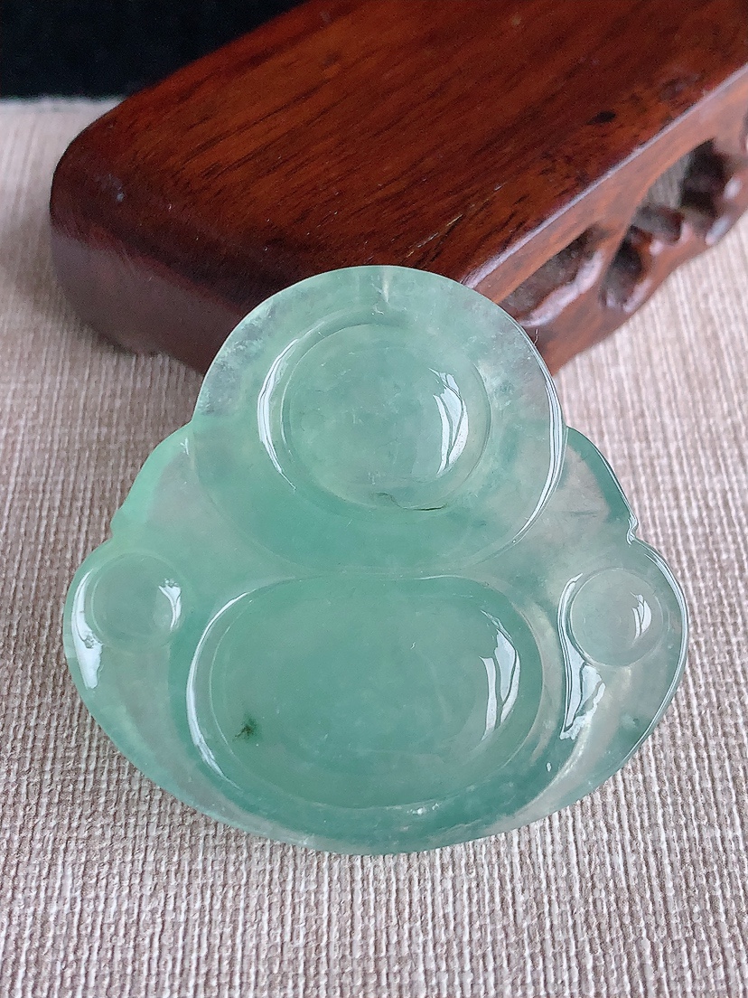 天然A货翡翠晴水大件厚装佛公吊坠  
尺寸42.3-45-10.6mm 重量27.60g 0410