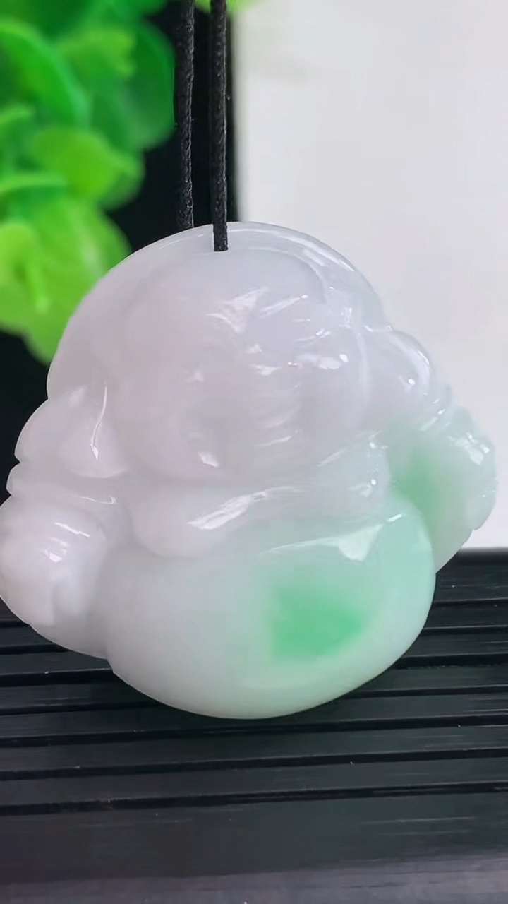 天然A货翡翠佛公吊坠尺寸30.3-32.8-11.1重量:16.80g
4月11日