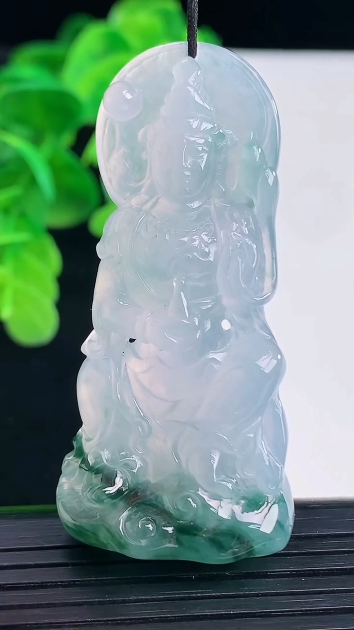 天然A货翡翠种飘花观音菩萨吊坠尺寸54.6-25.5-10重量:21.30g
4月11日