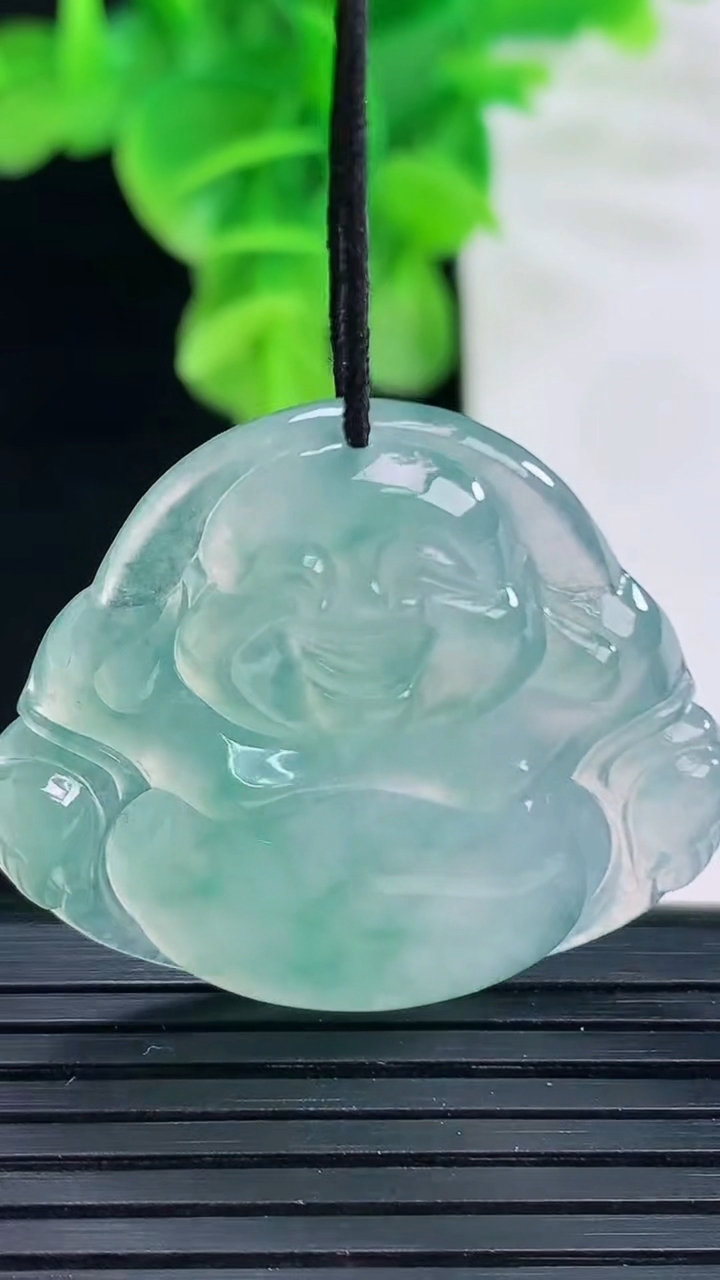 天然A货翡翠种飘花佛公镶嵌件尺寸32.1-34.2-5.5重量:10.50g
4月11日