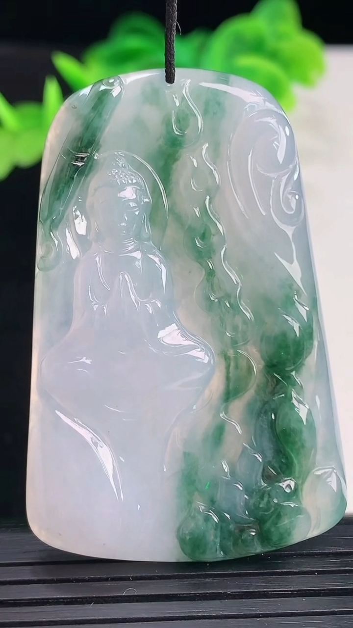 天然A货翡翠飘花阿弥陀佛吊坠尺寸53.6-34.8-5.3重量:21.55g
4月11日