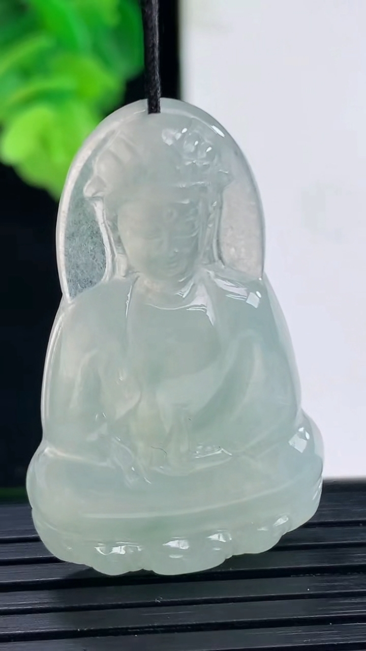 天然A货翡翠观音菩萨吊坠尺寸40.4-25.6-5重量:9.71g
4月11日