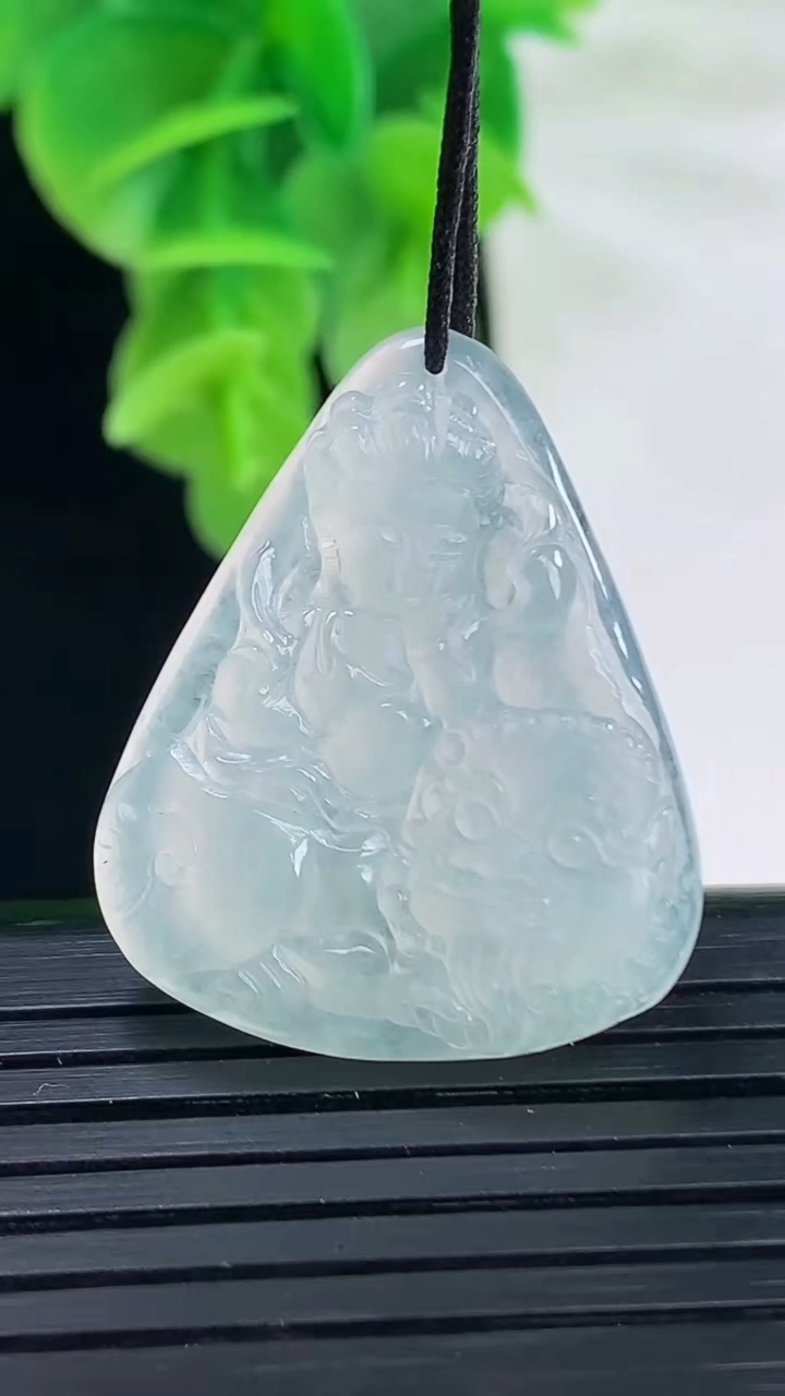 天然A货翡翠文殊菩萨吊坠尺寸28.5-23.6-4.3重量:5.09g
4月11日