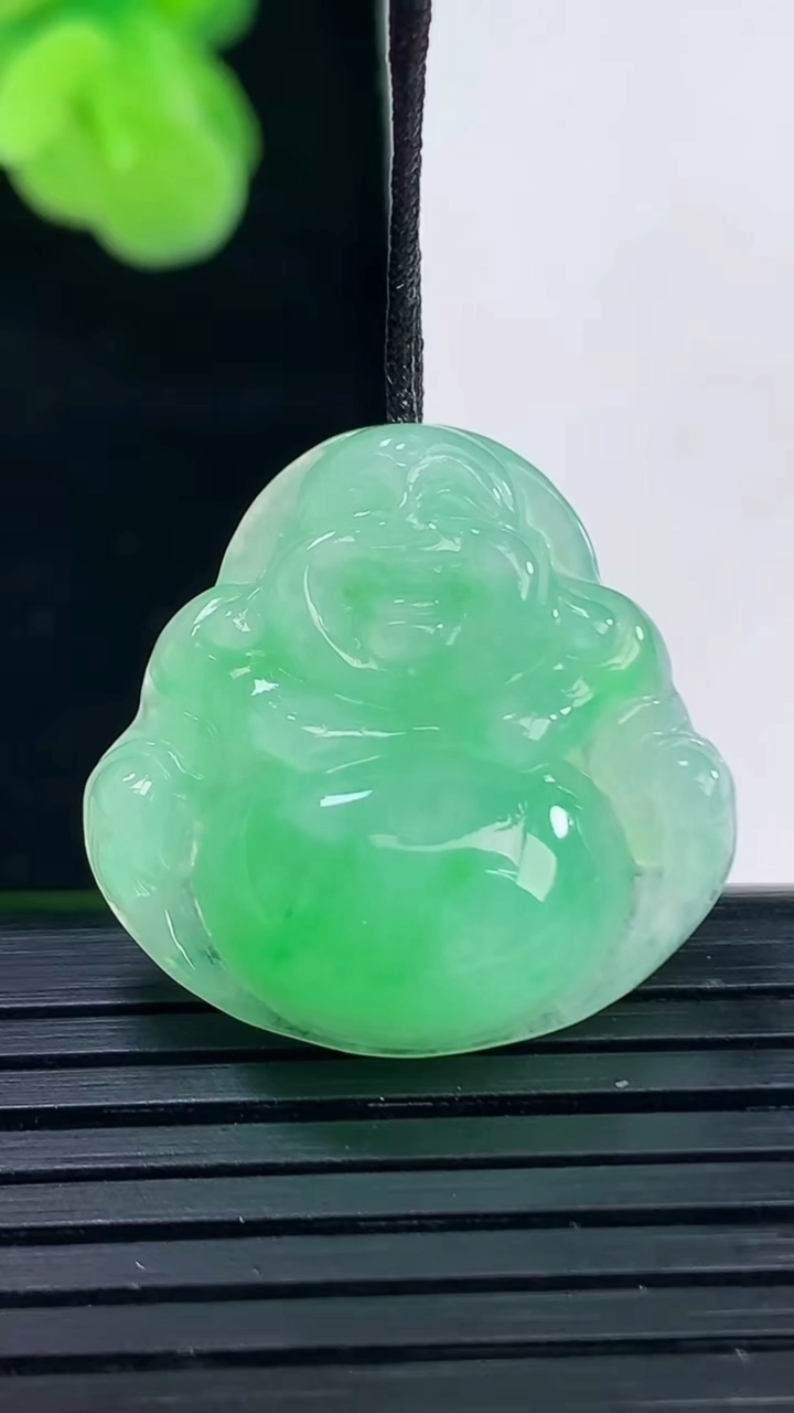 天然A货翡翠佛公吊坠尺寸23.9-24.4-6.8重量:4.99g
4月11日