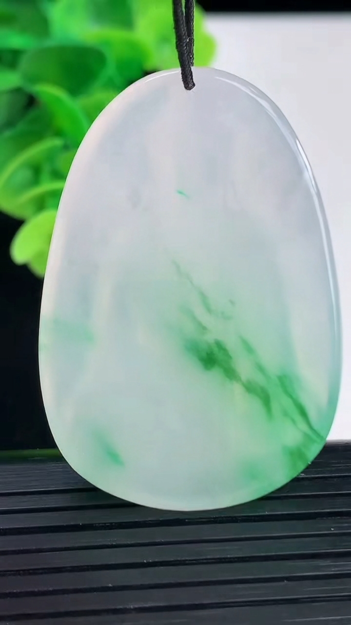 天然A货翡翠大势至菩萨吊坠尺寸56.2-31.3-5.7重量:18.10g
4月11日