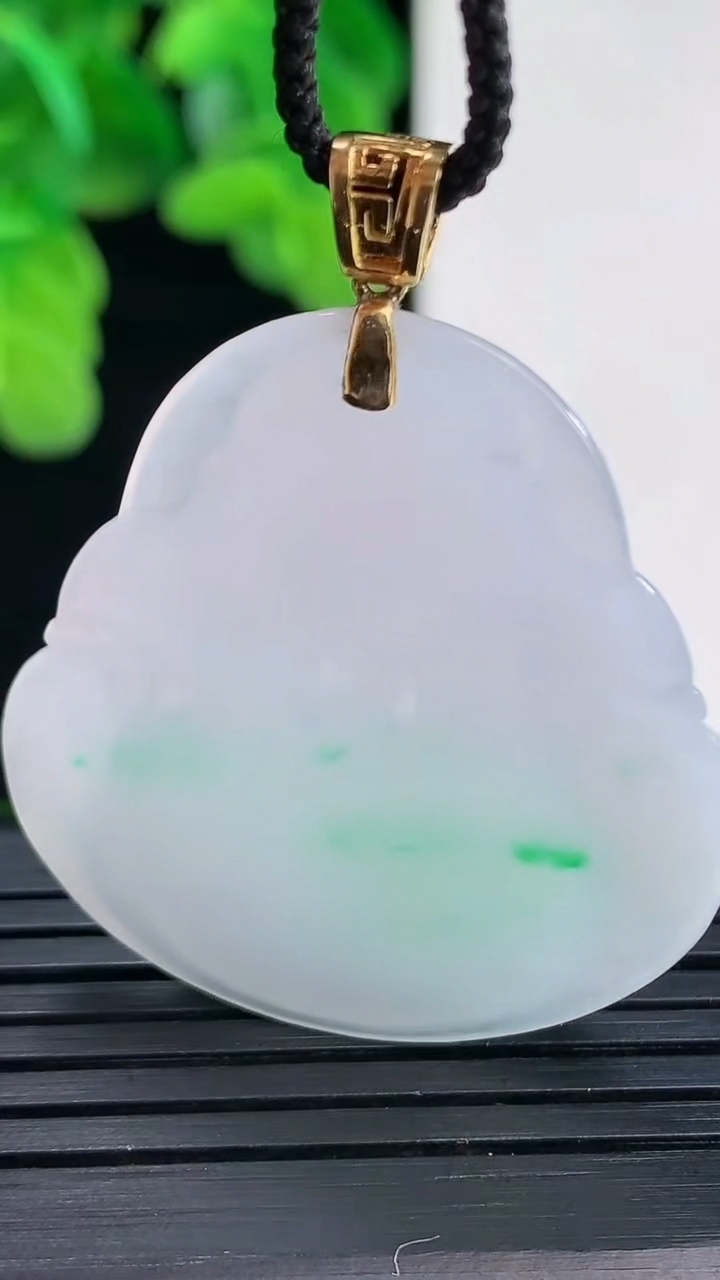 天然A货翡翠佛公吊坠尺寸35-33.4-5.5重量:10.90g
4月11日