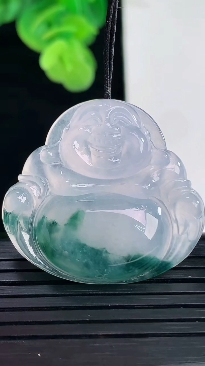 天然A货翡翠飘花佛公吊坠尺寸31.9-34.8-6.1重量:10.90g
4月11日