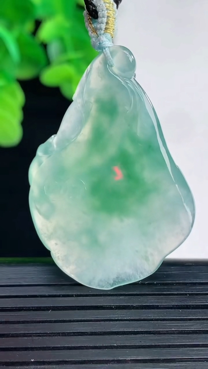 天然A货翡翠玉兰花吊坠尺寸42-28.6-5.4重量:10.40g
4月11日