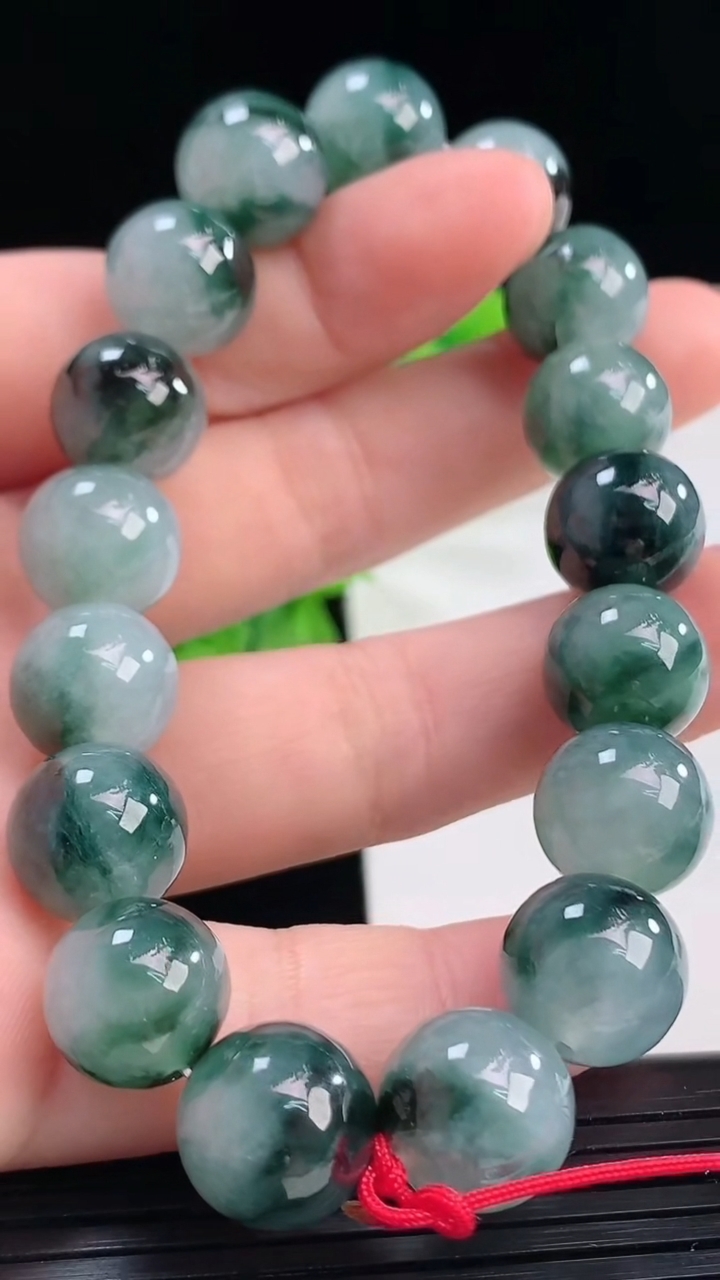 天然A货翡翠飘花圆珠手串尺寸11.4-17颗重量:44.97g4月11日
工厂直销收藏佳品,种好水足，色泽均匀，有种有色，上手高大气！