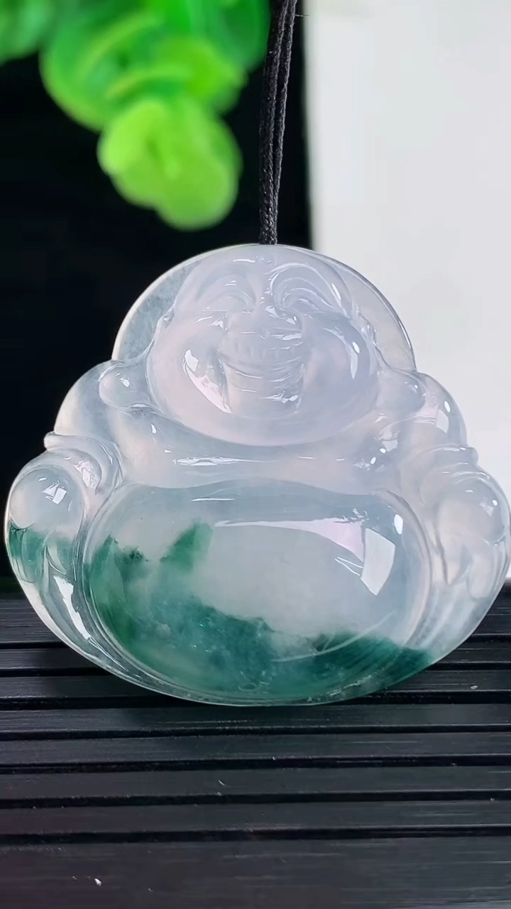 天然A货翡翠飘花佛公吊坠尺寸31.9-34.8-6.1重量:10.90g
4月11日