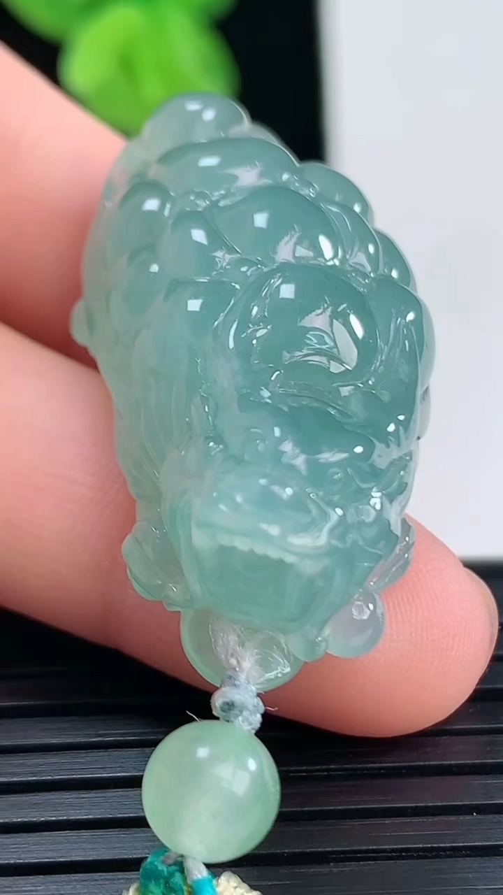 天然A货翡翠龙龟吊坠尺寸37-18.2-14.1重量:18.35g
4月11日