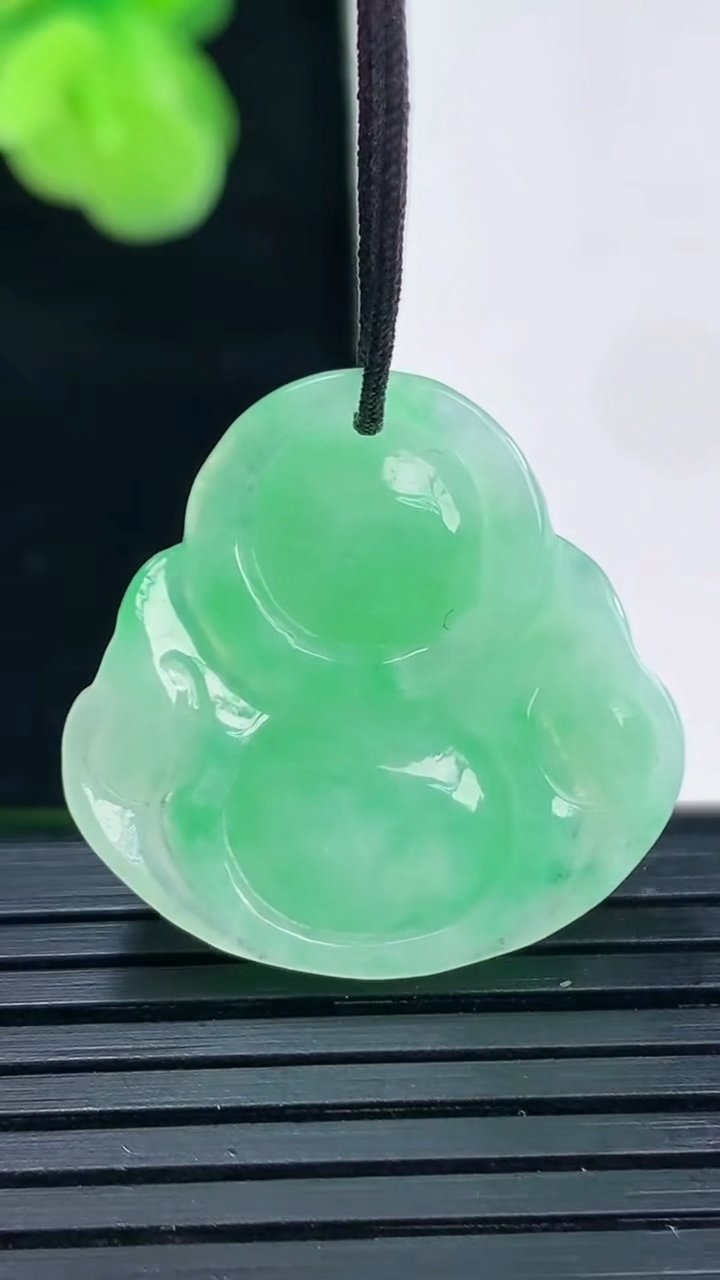 天然A货翡翠佛公吊坠尺寸23.9-24.4-6.8重量:4.99g
4月11日