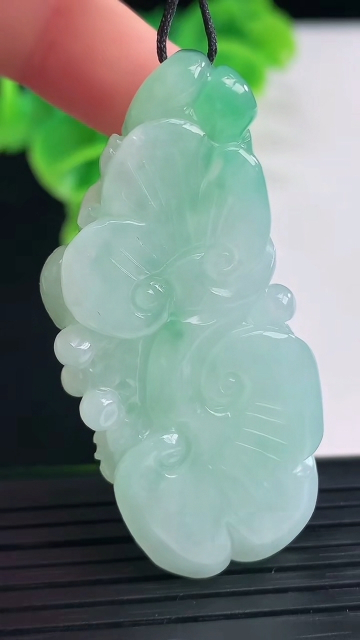 天然A货翡翠凤凰吊坠尺寸50.6-22.8-12.5重量:27.06g
4月11日