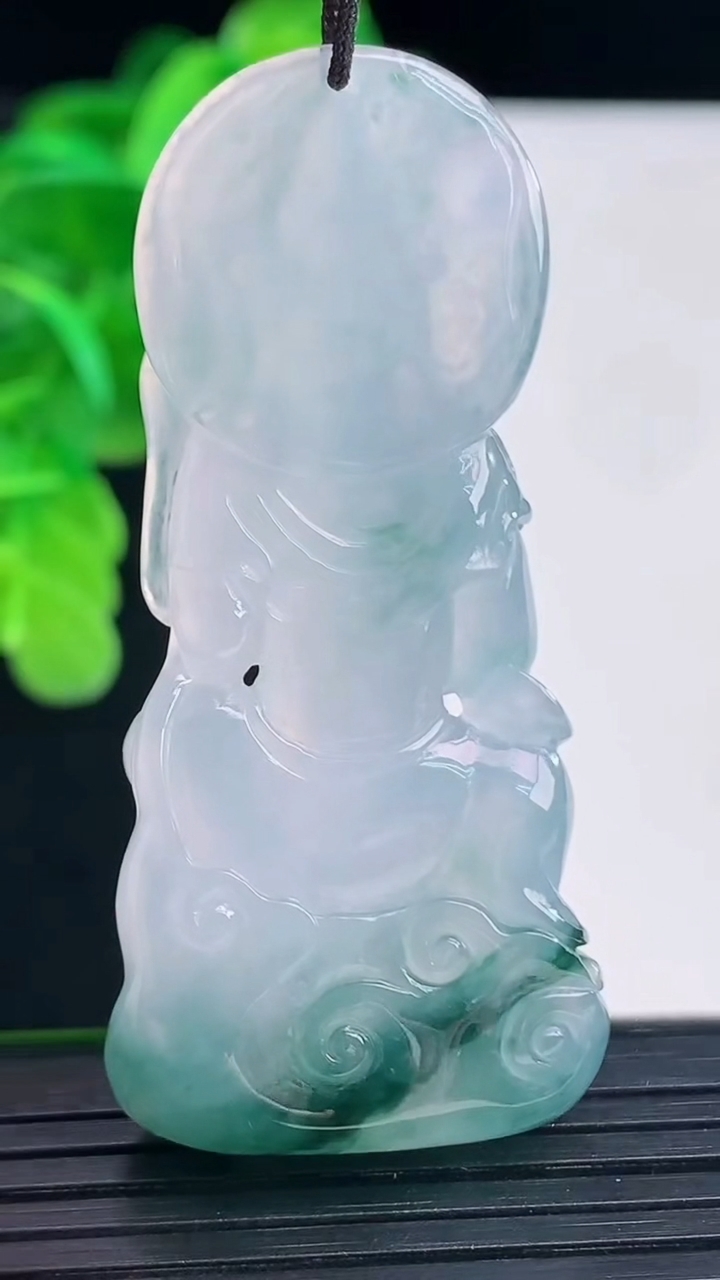 天然A货翡翠种飘花观音菩萨吊坠尺寸54.6-25.5-10重量:21.30g
4月11日