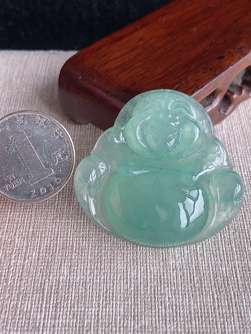 天然A货翡翠晴水大件厚装佛公吊坠  
尺寸42.3-45-10.6mm 重量27.60g 0410